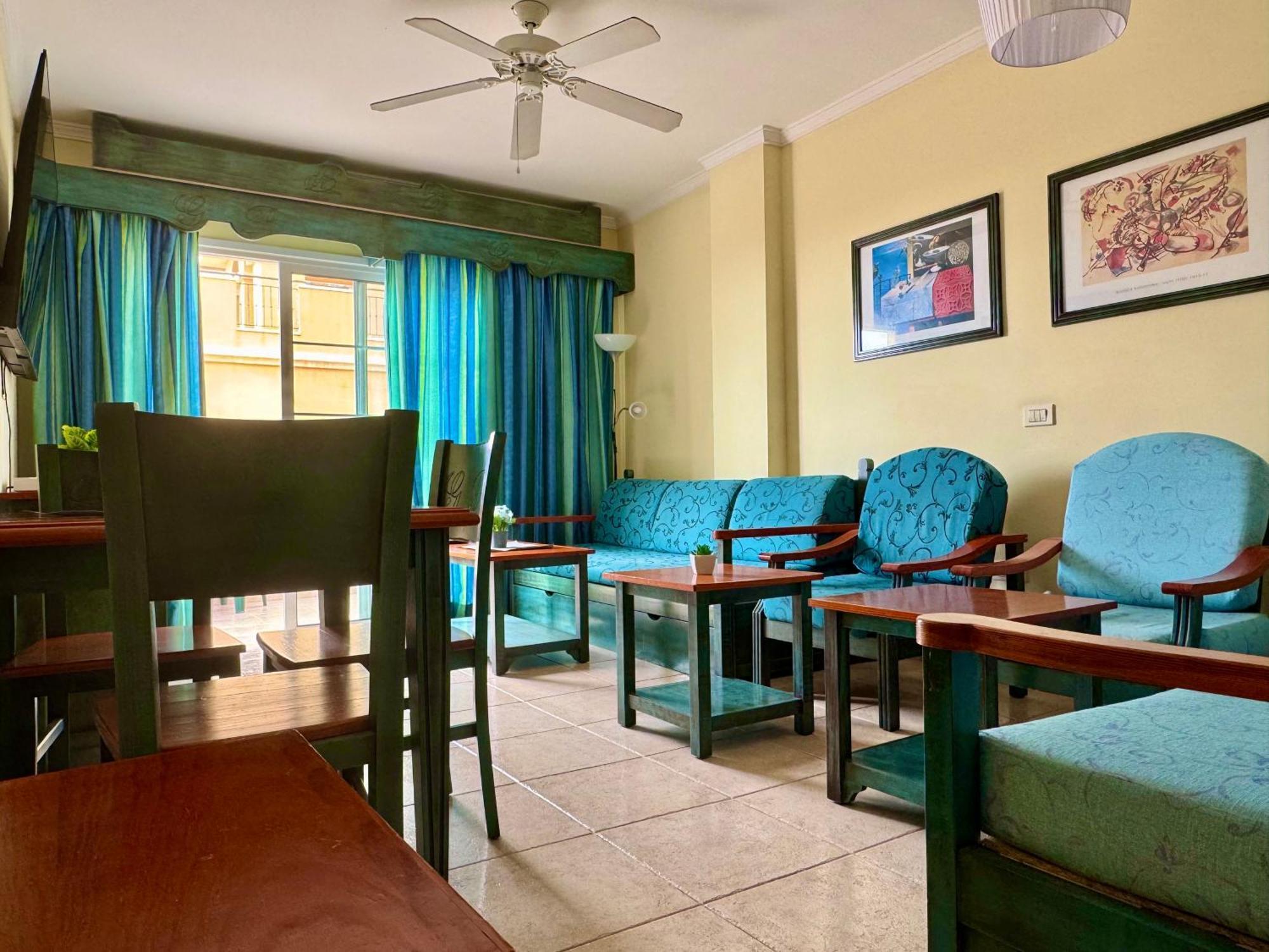 Prime Americas Getaway - With Huge Private Terrace & Pool Access Apartment Los Cristianos (Tenerife)
