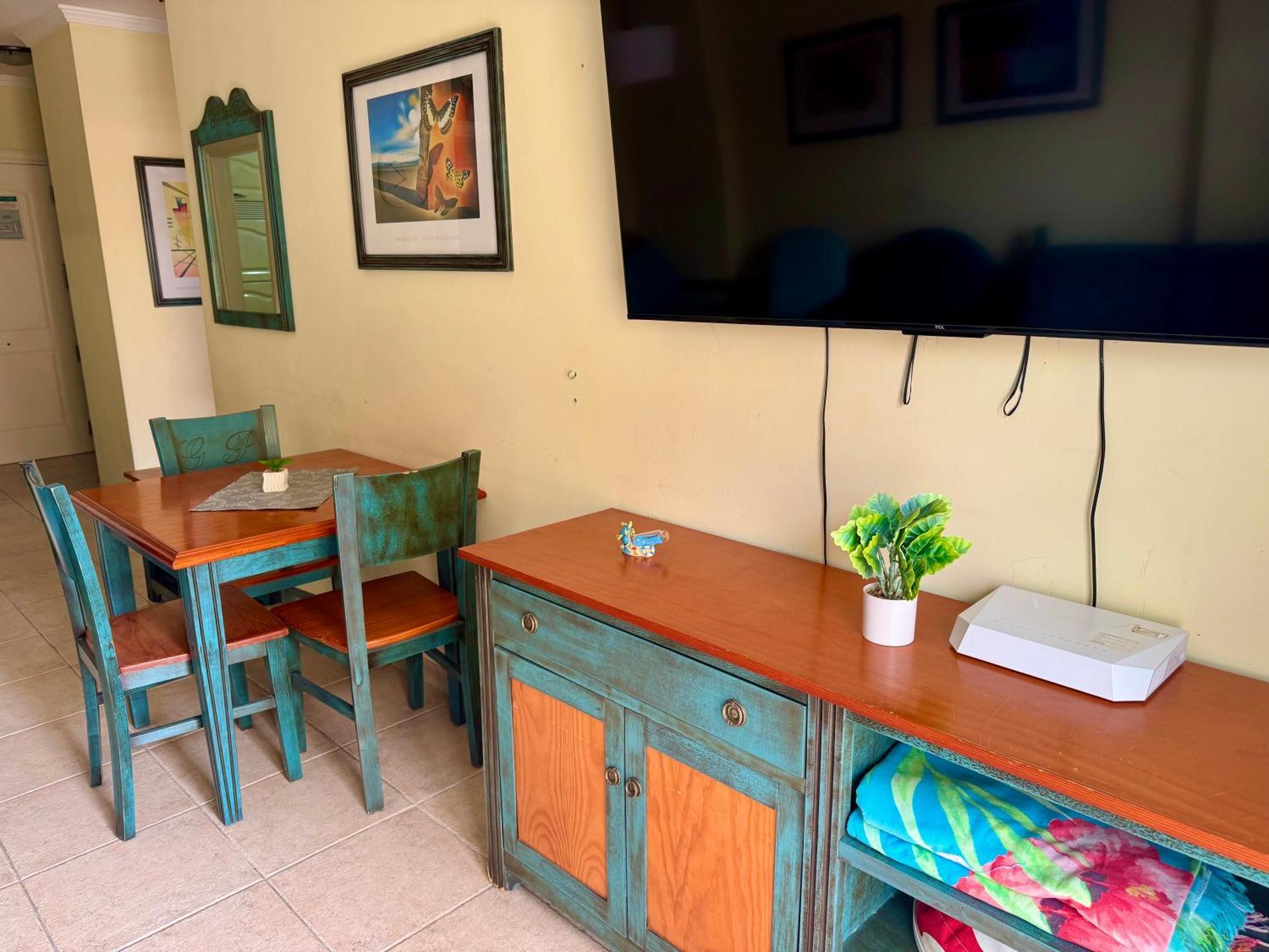 Apartment Prime Americas Getaway - With Huge Private Terrace & Pool Access *