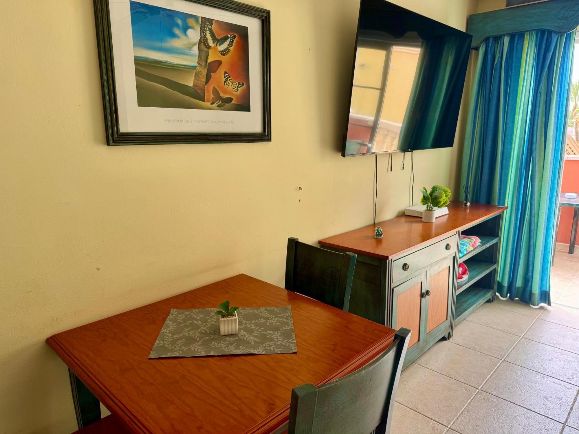 Prime Americas Getaway - With Huge Private Terrace & Pool Access Los Cristianos (Tenerife)