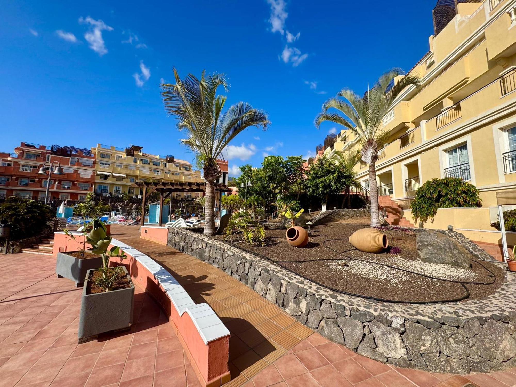 Prime Americas Getaway - With Huge Private Terrace & Pool Access Los Cristianos (Tenerife)