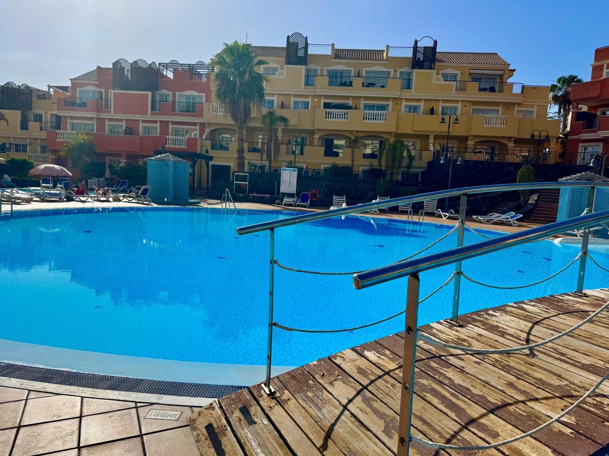 Prime Americas Getaway - With Huge Private Terrace & Pool Access Apartment