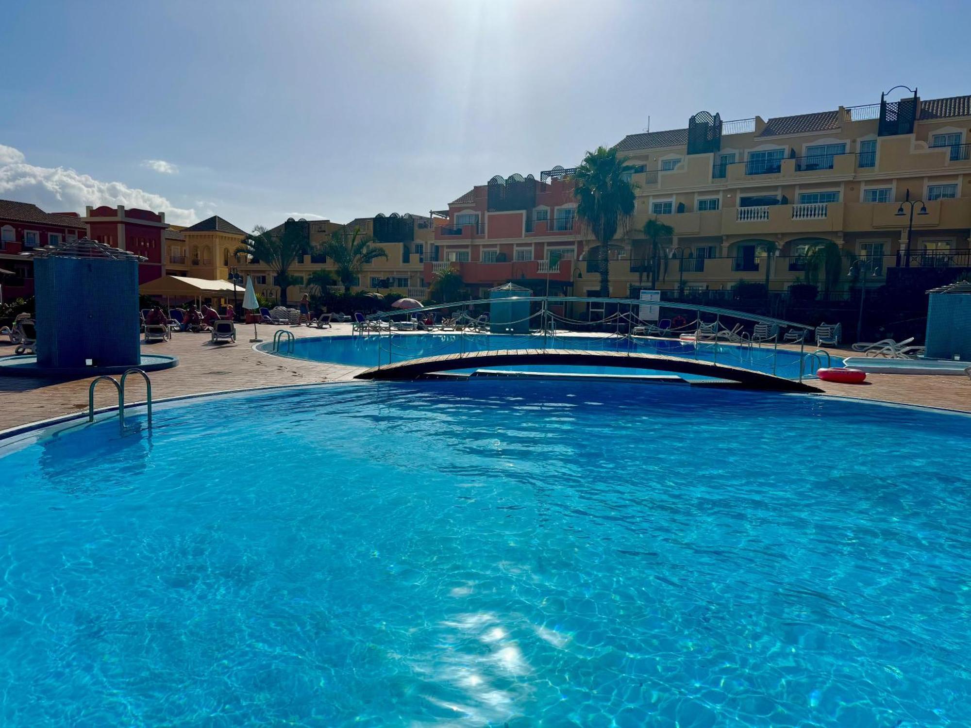 Apartment Prime Americas Getaway - With Huge Private Terrace & Pool Access *